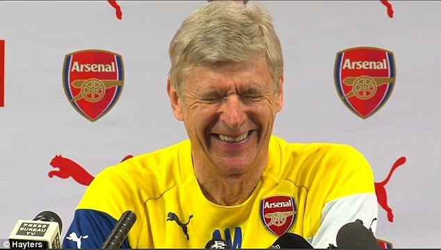 Arsene Wenger laughs at funny press questio