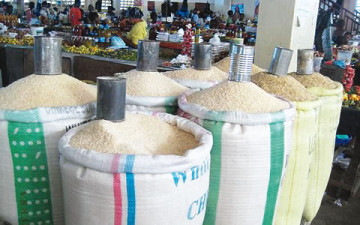 Bags-of-rice-in-a-market