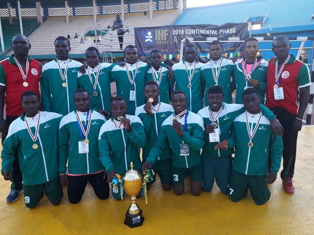 Nigeria-U18 handball Team with the trophy